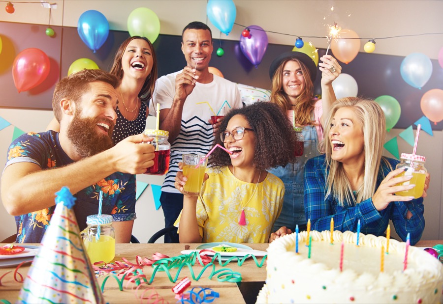 Enfants qui s'amusent à la fête